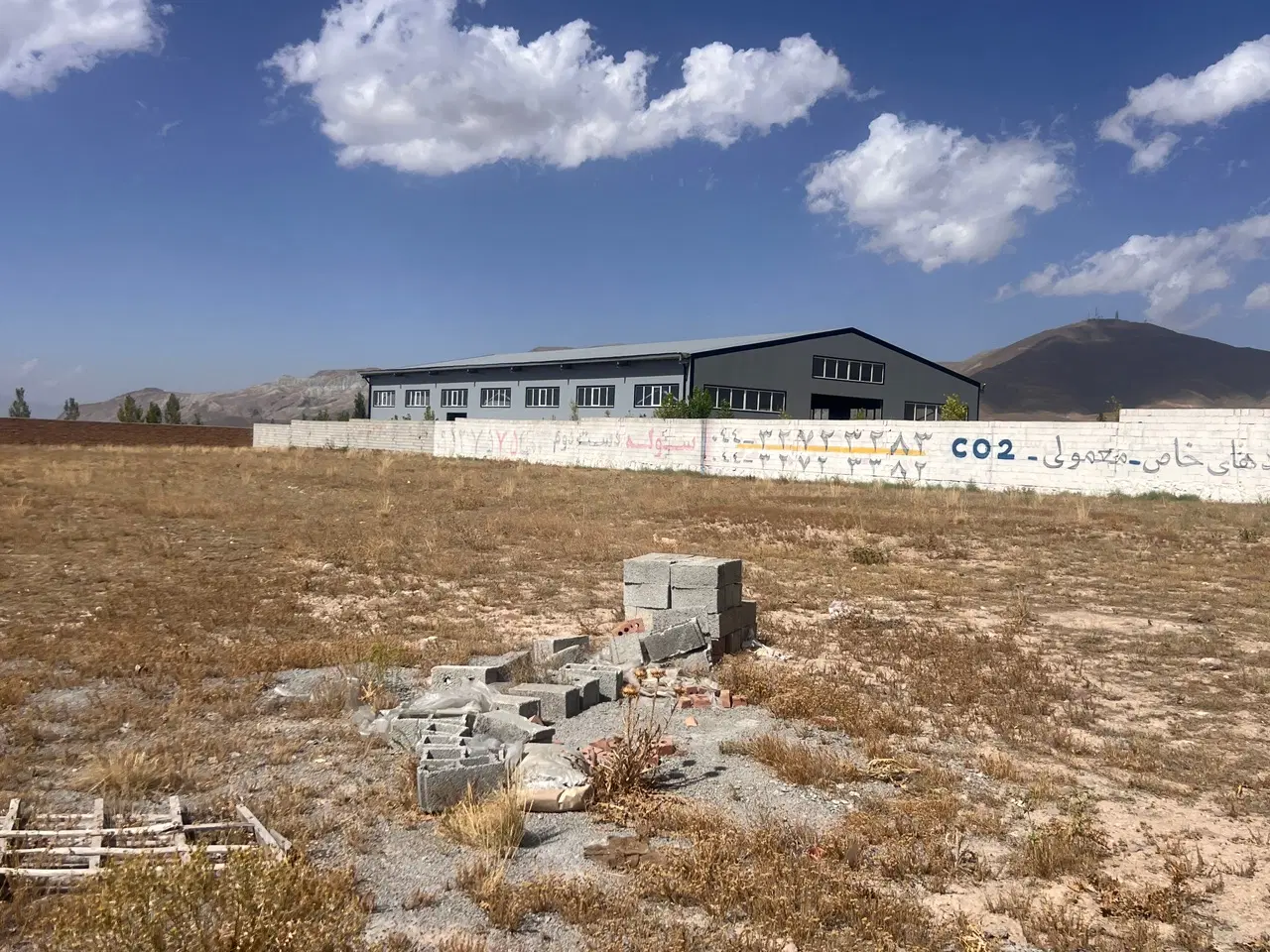 زمین کارگاهی انباری بر خیابان خسروشاه