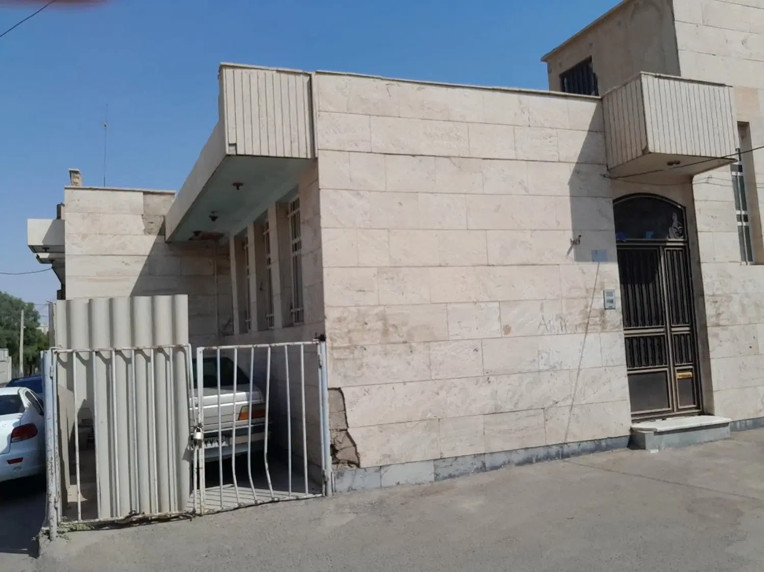 فروش واحد مسکونی ۲۲۰ متر دونبش