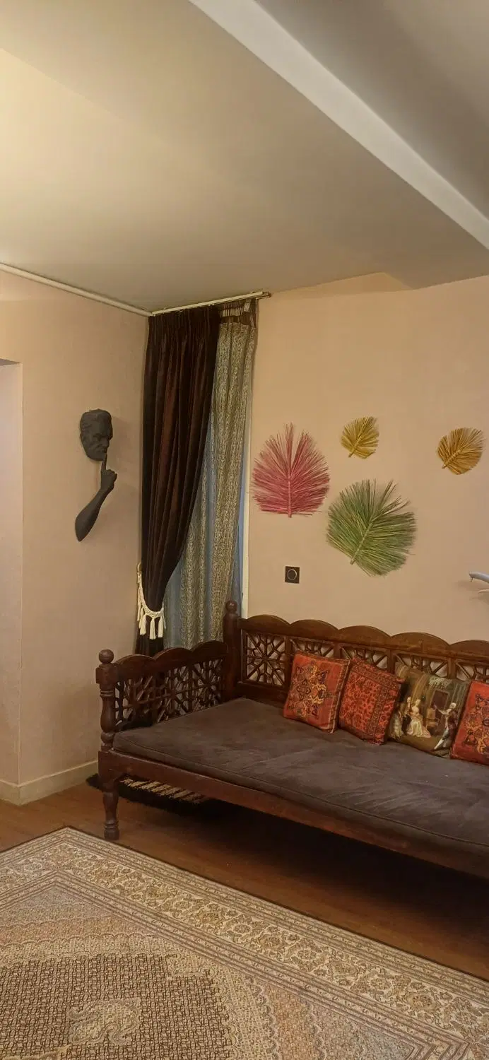 آپارتمان ۱۰۰متری دو خوابه واقع در سه راه حافظیه