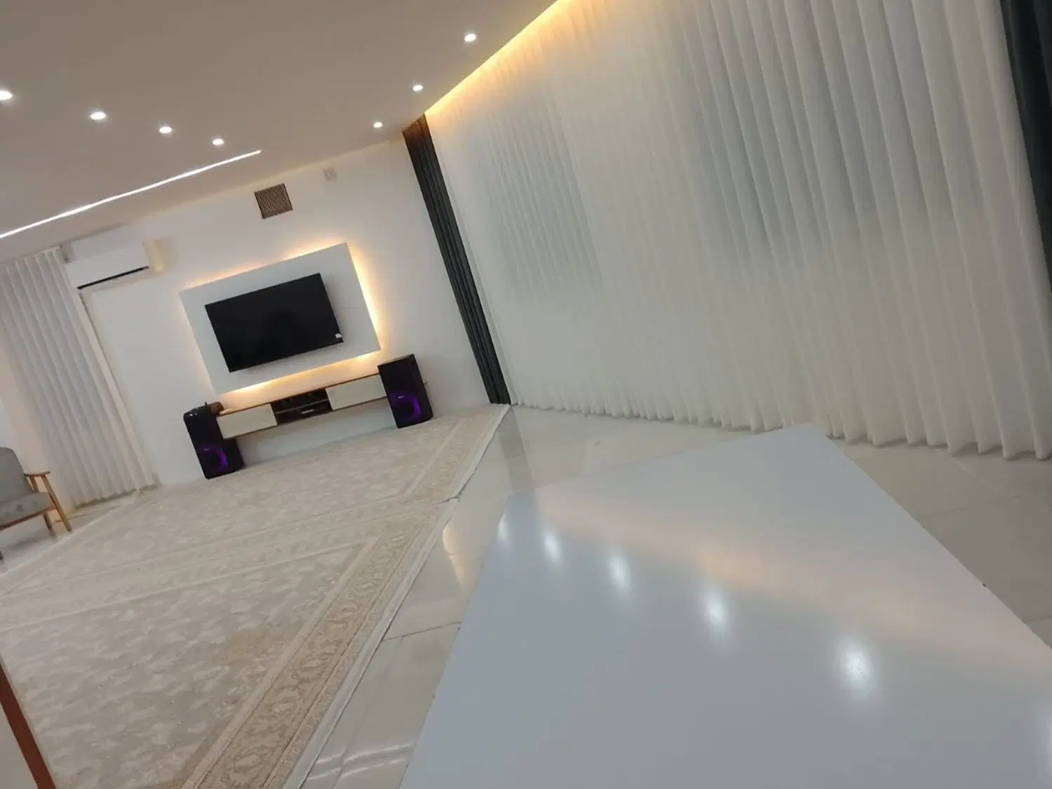 منزل آپارتمانی سه طبقه رو پیلوت