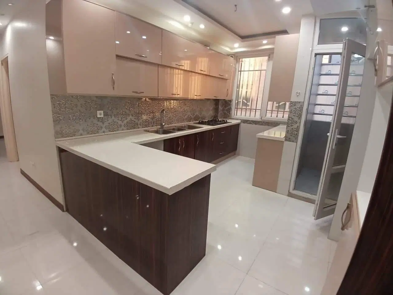 آپارتمان 2 خوابه کاملا دنج و ارام
