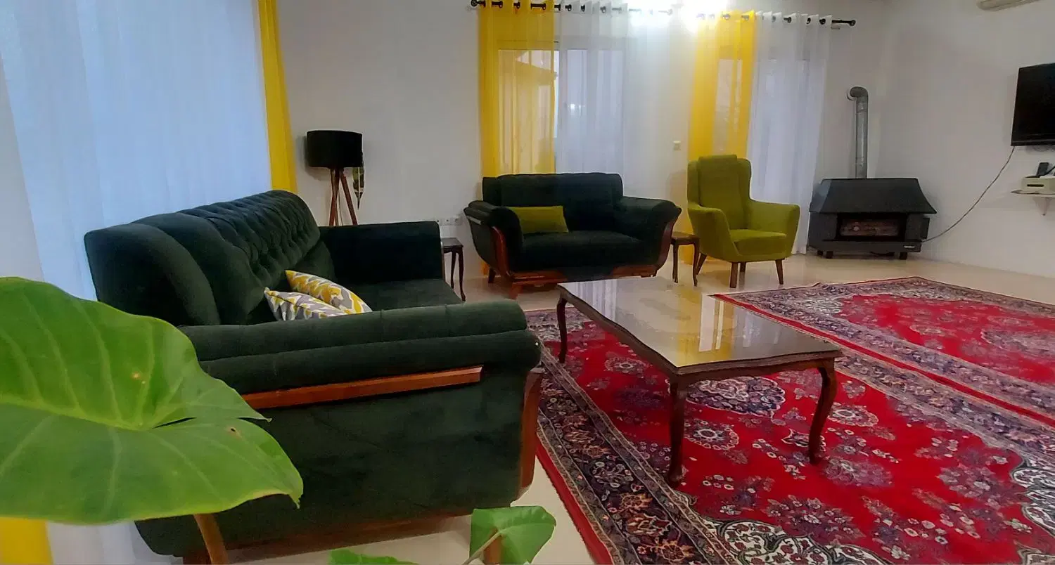 دوخوابه بزرگ وتمیز نزدیک ساحل شیرود