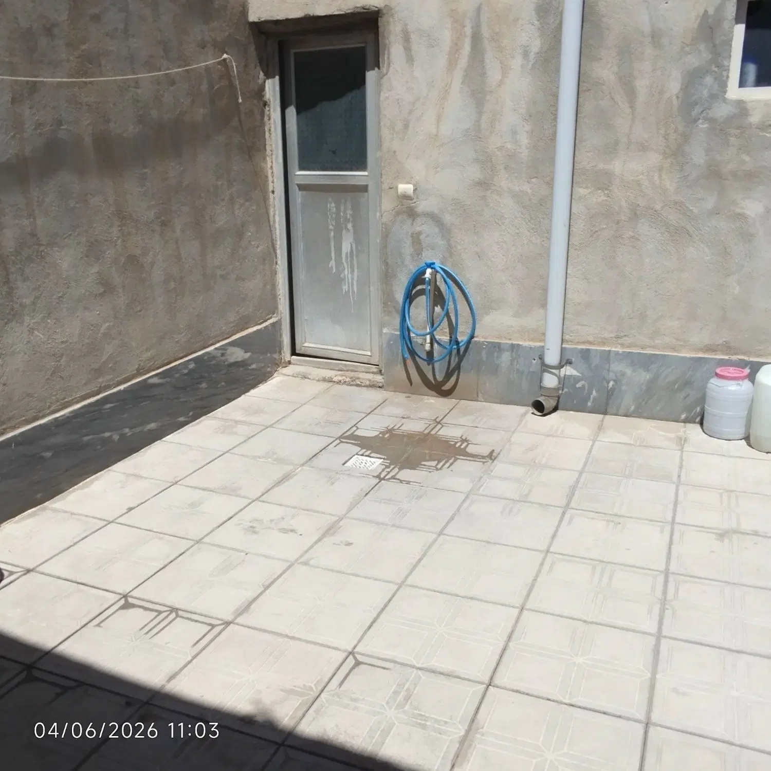 فروش یک باب حیاط مسکونی در باغمعروف