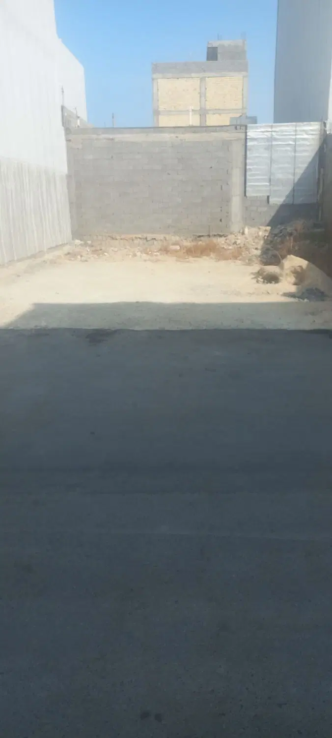 زمین ۳۰۰متری