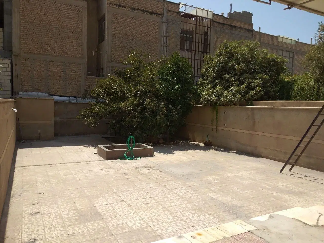 خوابگاه دخترانه واقع در بلوار امیرکبیر