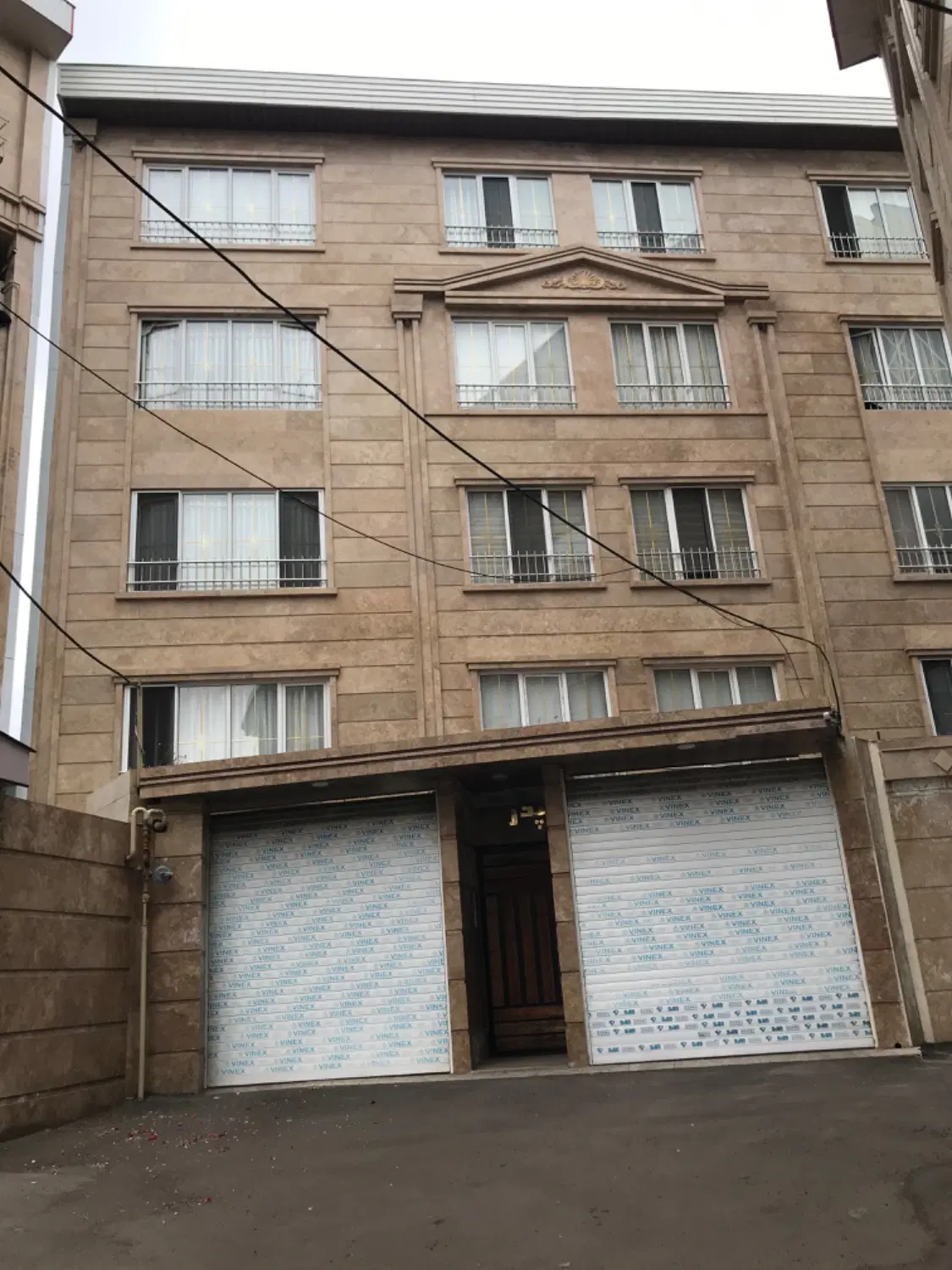 آپارتمان سند تختی نزدیک شهرداری امکانات کامل