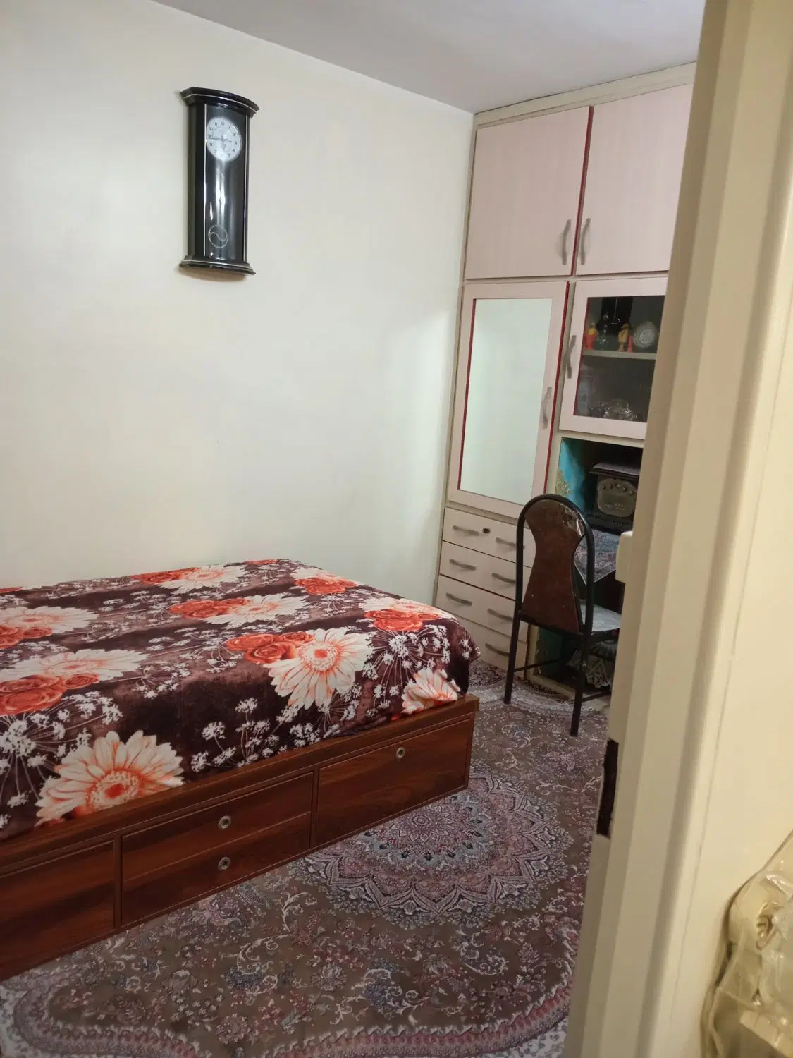۹۳ متر ویلایی حیاط دار