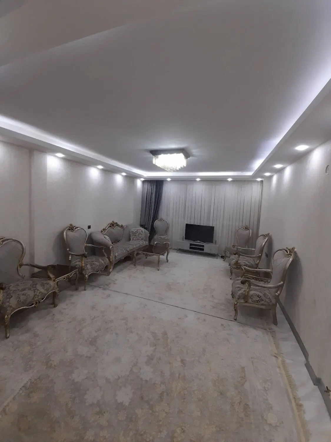 فروش خانه ویلایی دربست با مغازه