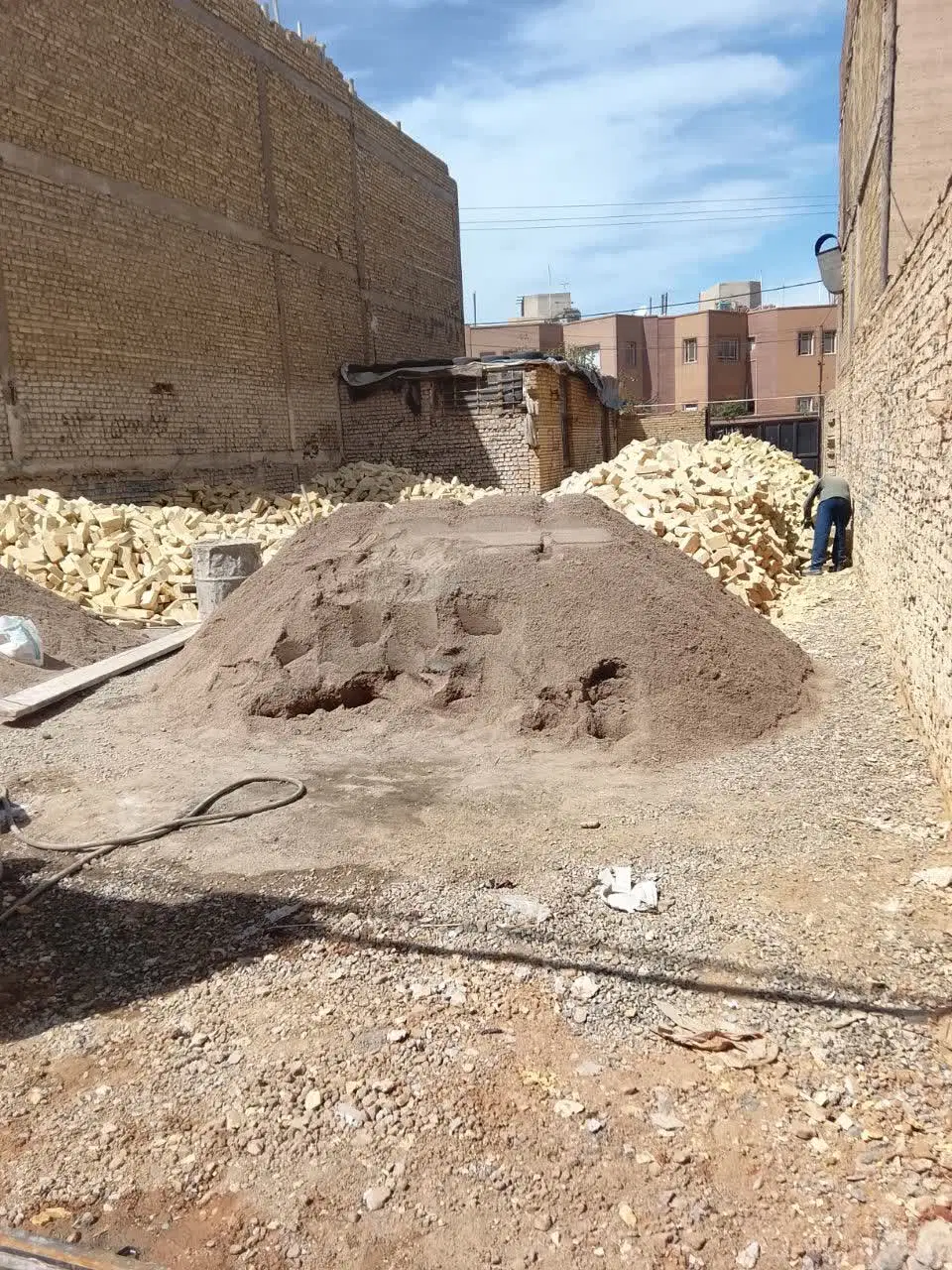 ۲۰۰ متر زمین خ فرهنگ ازادشهر