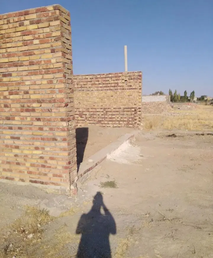 زمین نیمه کاره