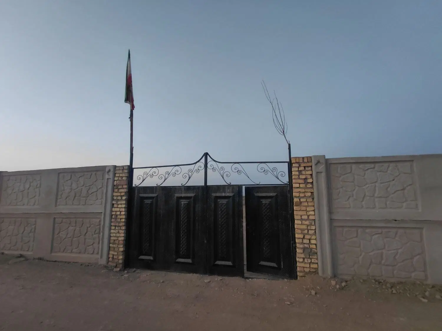 زمین واقع در مرزیگران ۶۴۰ متر