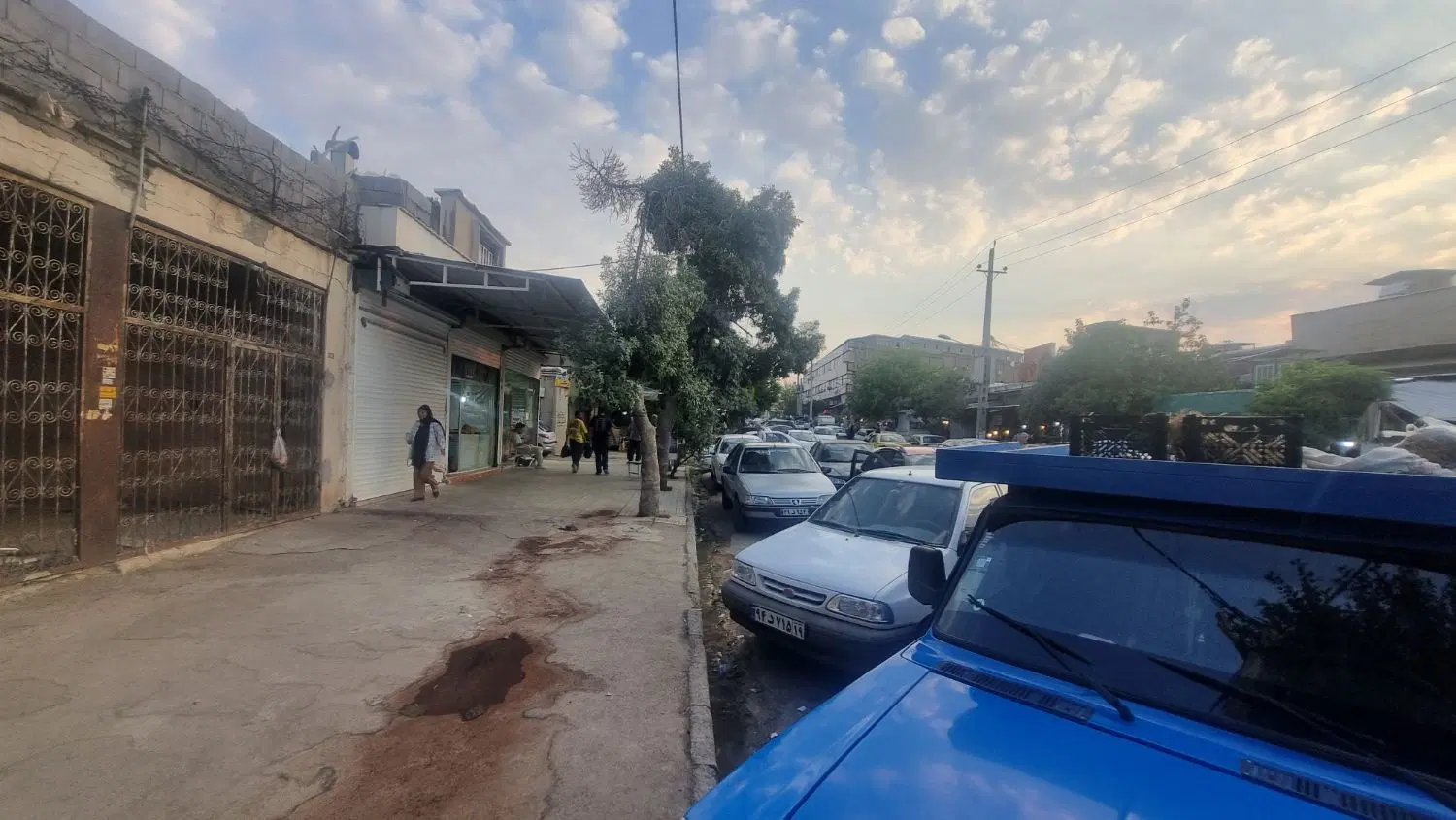 فروش ملک ۲۰۰ متری بر خیابان گاراژ