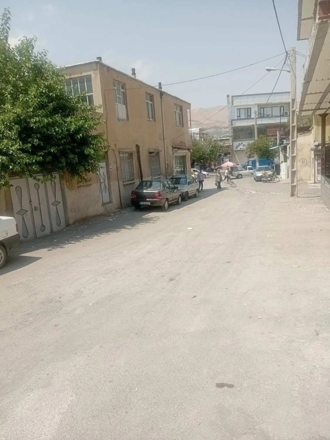 یکباب منزل مسکونی واقع در خیابان گلشن ۱۸۰متر