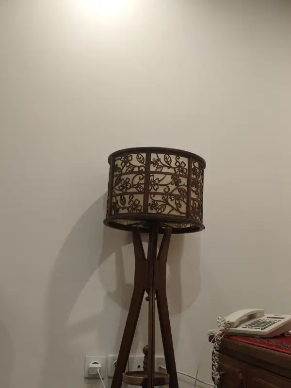 مغازه  بر خیابان اصلی مارلیک کسری