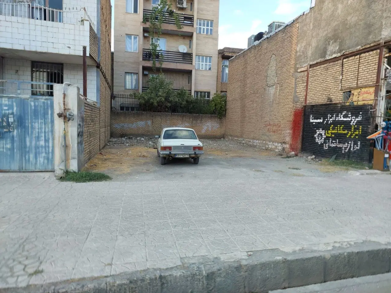 ۱۵۰ متر زمین بر خیابان اصلی کارمندان