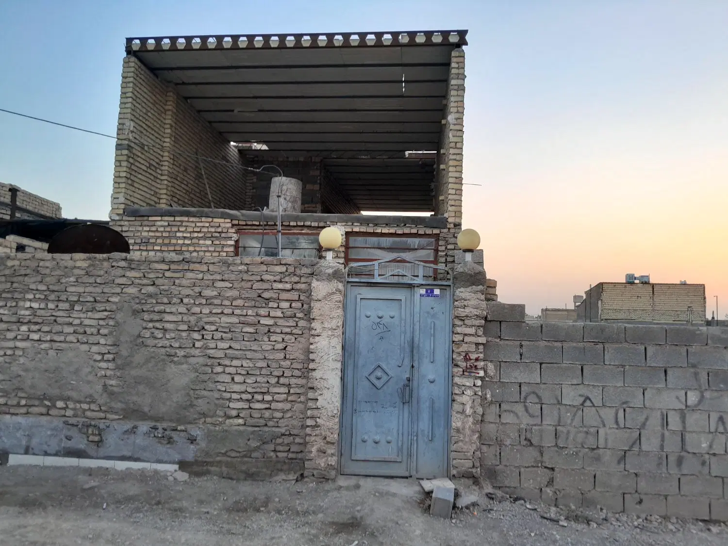 خانه نیمه ساز