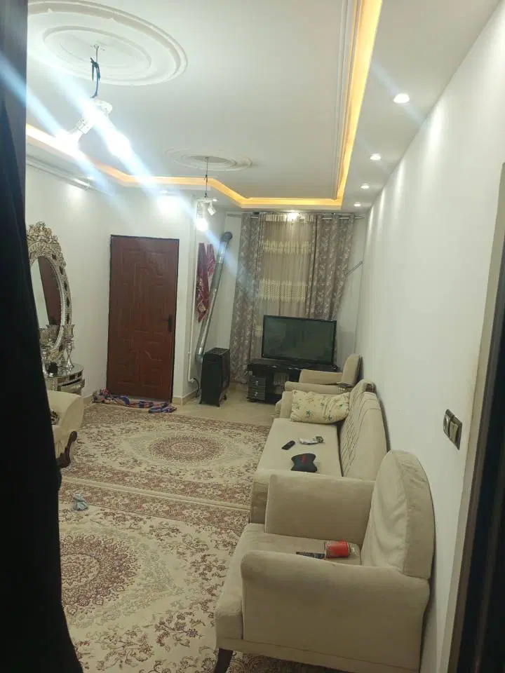 طبقه پائین یک اتاق خوابه نسقی (فروشی)