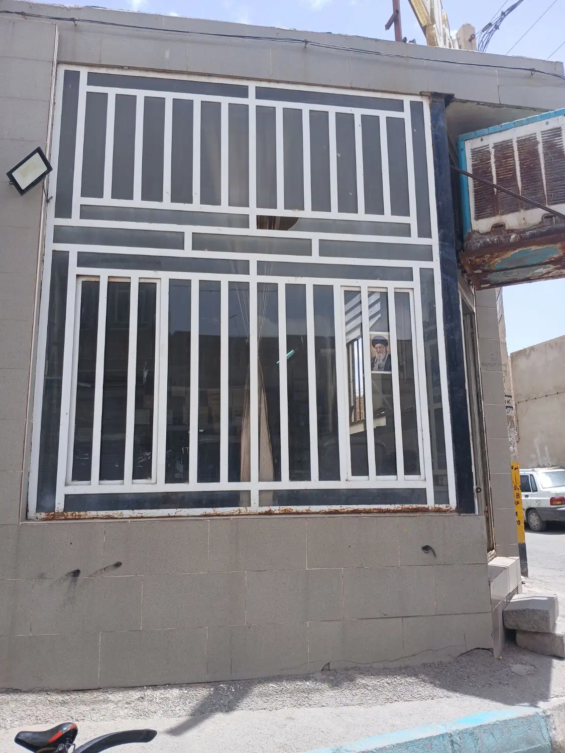 یک باب مغازه تجاری خیابان غدیر دو نبش