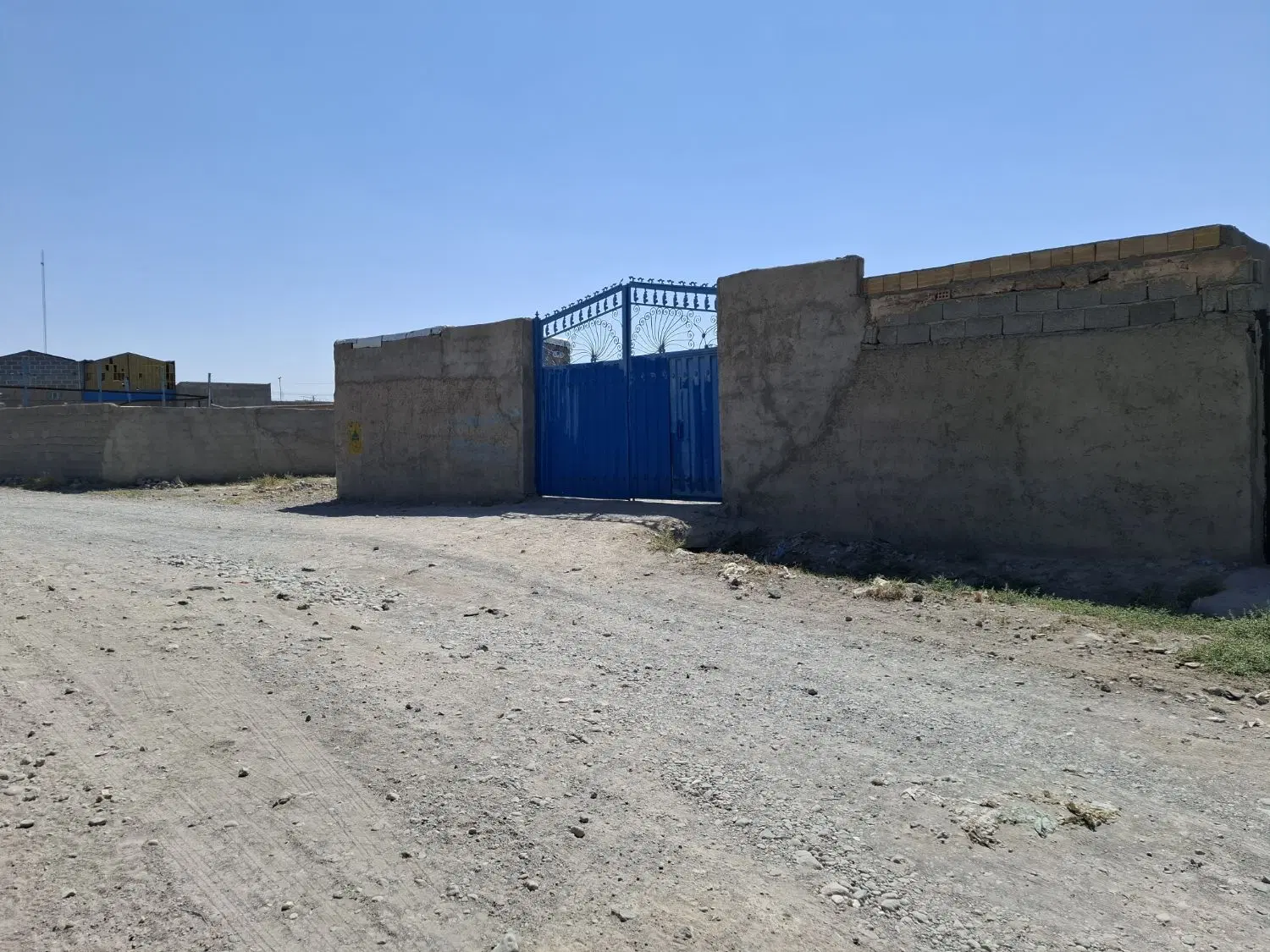 حصار 300متر برای انباری وضایعات