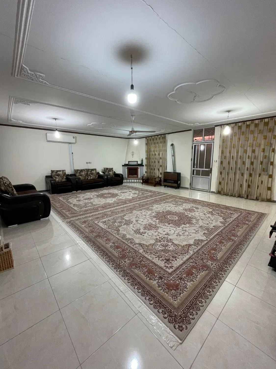 فروش خانه تک واحدی به همراه سوییت ومغازه یکجاباهم