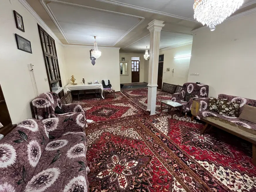 حیاط ۲۰۵ متری واقع در حافظ کوی پرورش