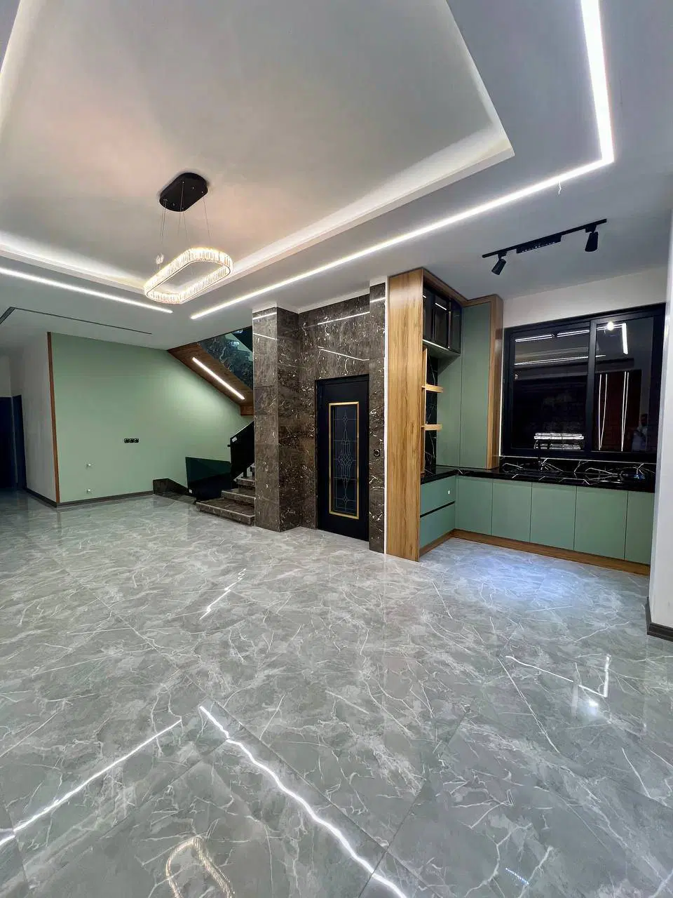 پلاک جنگل‌کاخ‌غول‌هوشمنداستخردارشرایطخریدویژه‌فوری