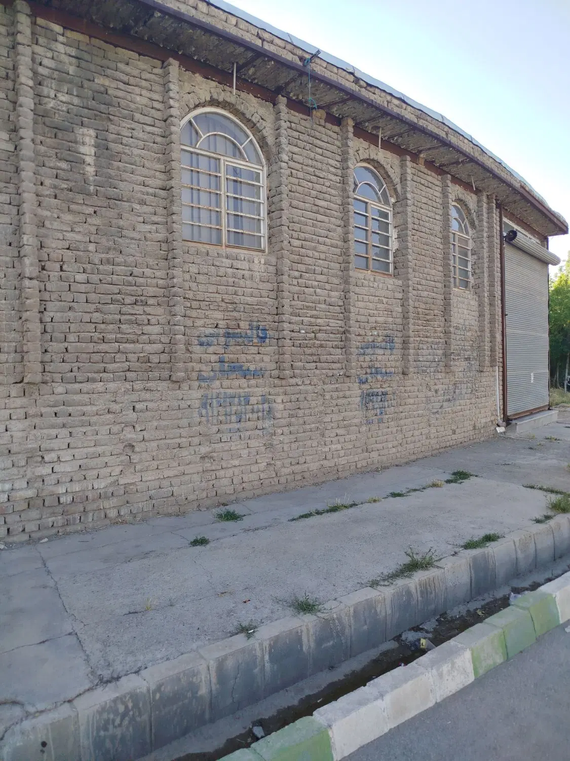 خانه نبش فلکه خاقانی