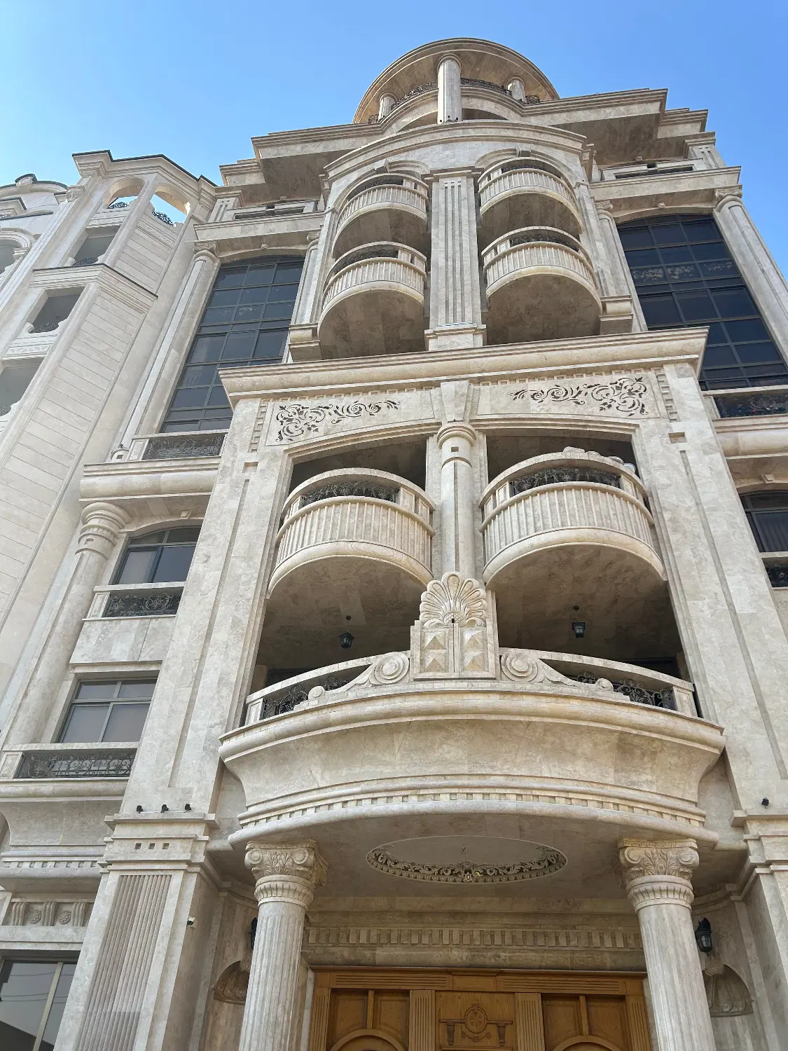 ۲۰۰مترنوساز_میدان مهران_کم‌واحد_غرق نور_خوش نقشه