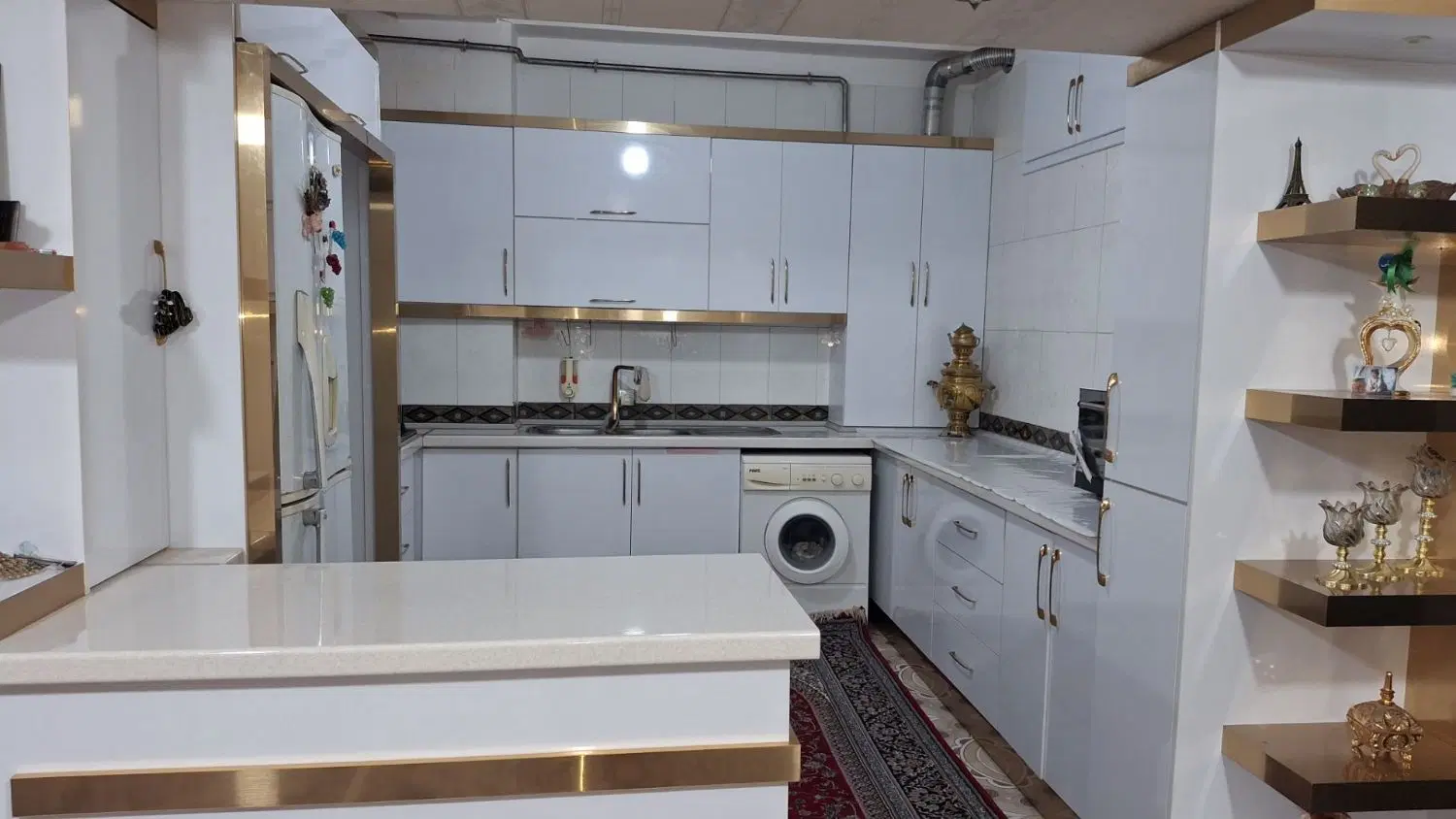 حیاط ویلایی دو خوابه به متراژ ۱۴۰متر