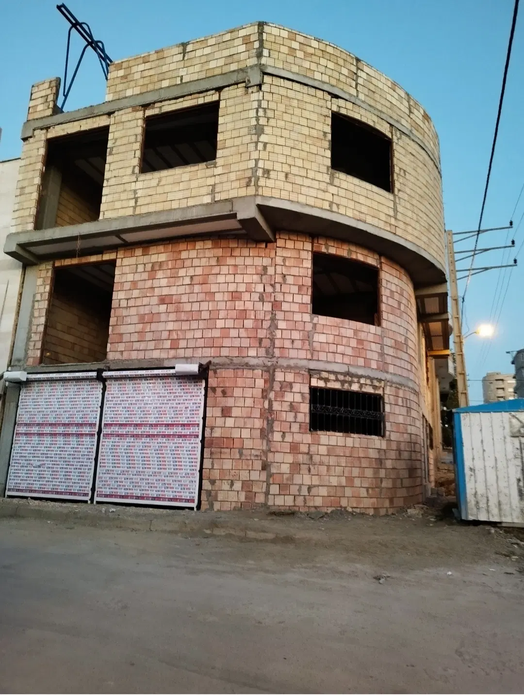 فروش ساختمان نیمه کاره در خیابان حسن نژاد، گلبرگ