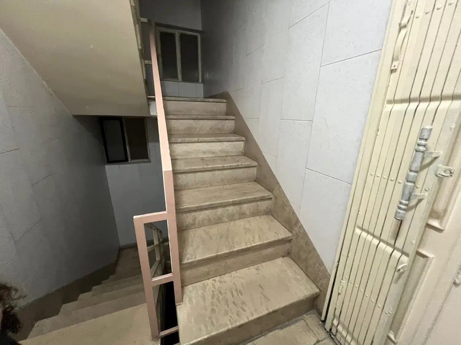 ا‌پارتمان همکف۵۳ متر_۴۵ متر حیاط اختصاصی_تسلیحات
