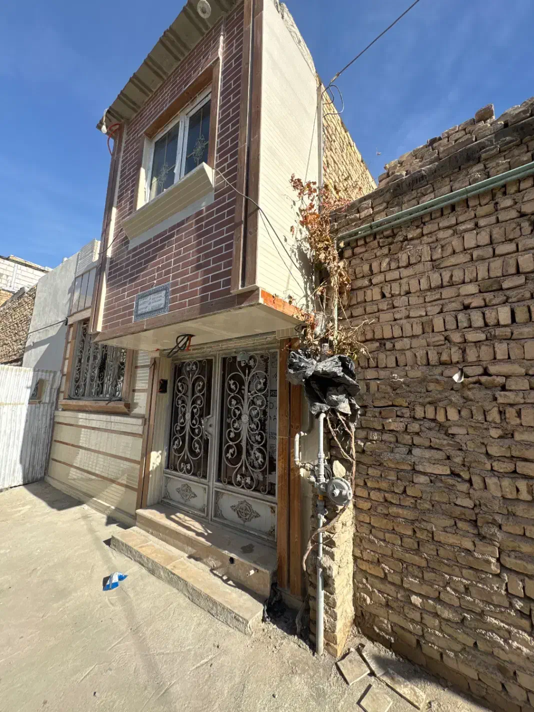 چهار دیواری ۷۰متری پشت فرزانگان