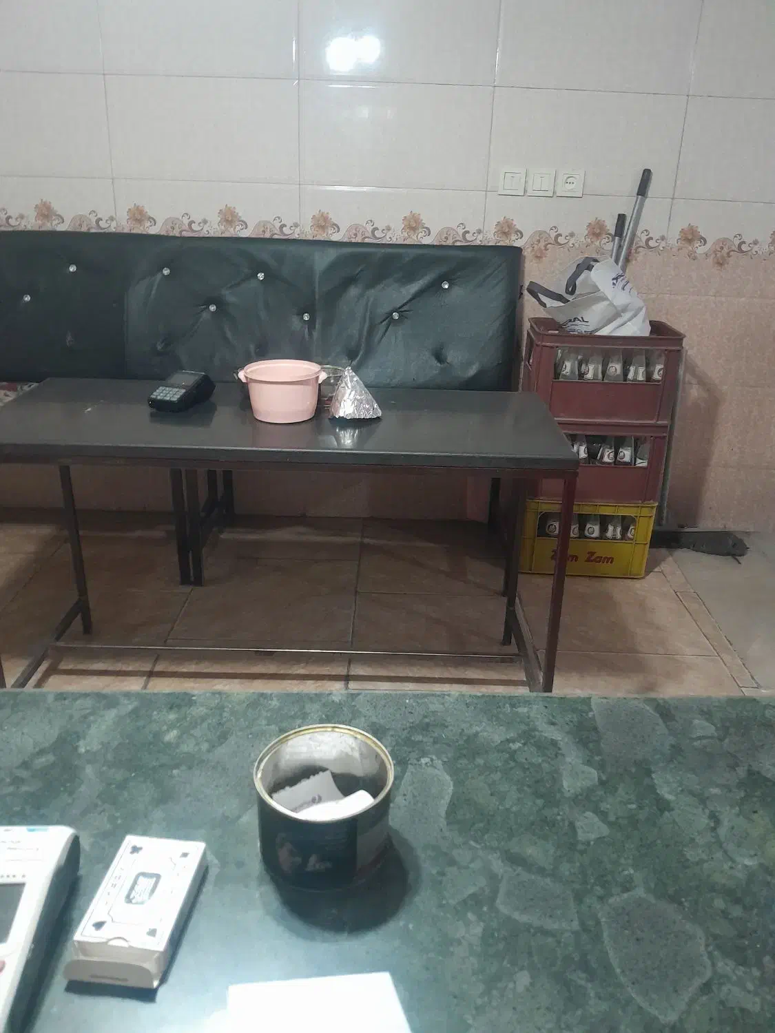 یگ باب مغازه با وسایل قهوای خانه اجاره داده میشود
