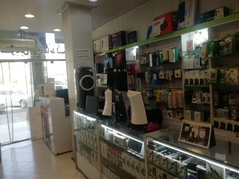 اجاره قسمتی از مغازه موبایل فروشی ولوازم جانبی