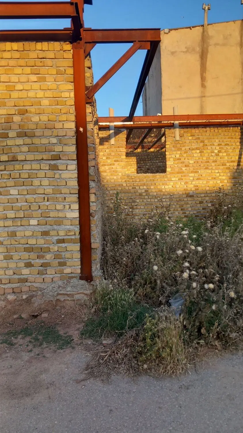 خانه نیمه کاره میانگلال