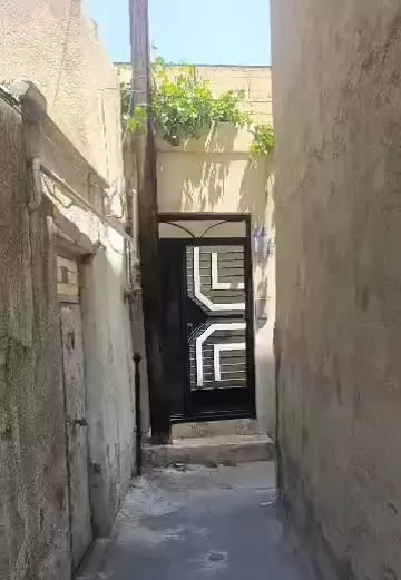 حیاط دربست ۳۰ گتری