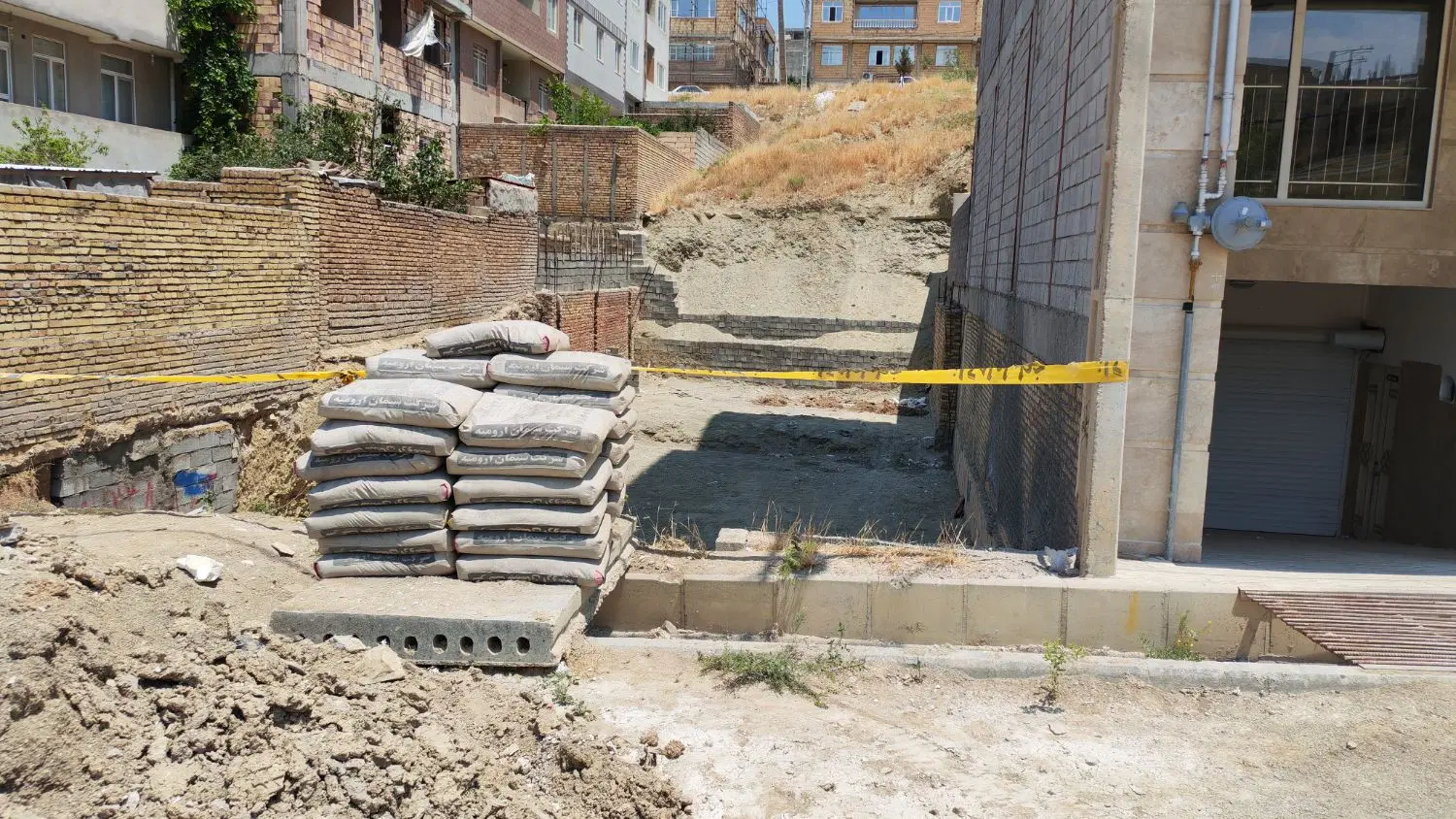 زمین 300متری آبشناسان بر سیاح