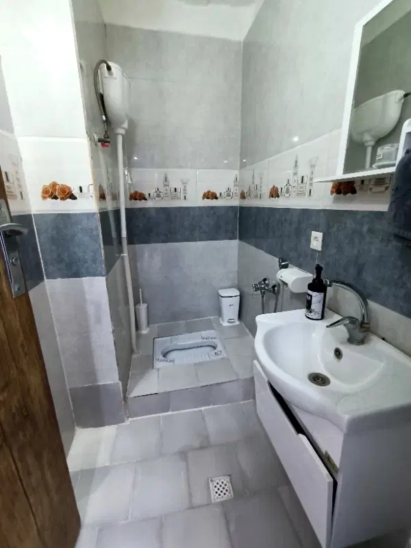 ۱۰۰ متر سندار گوهردشت طبقه یک روبنما با ۵_۷۰۰ بخرش