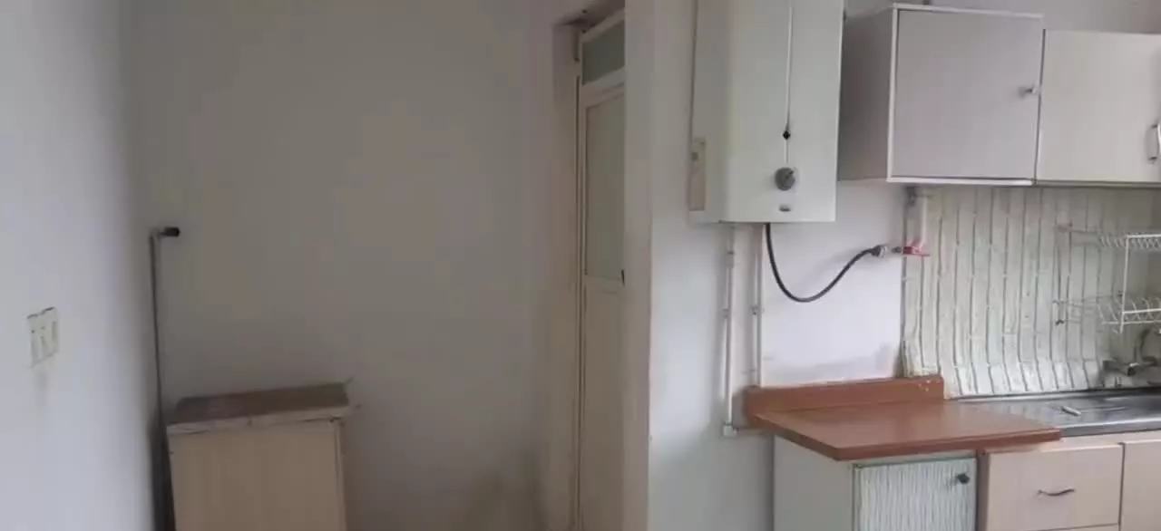 زمین به متراژ۱۸۰۰متر بر زمین با ماژیک علامت زدم