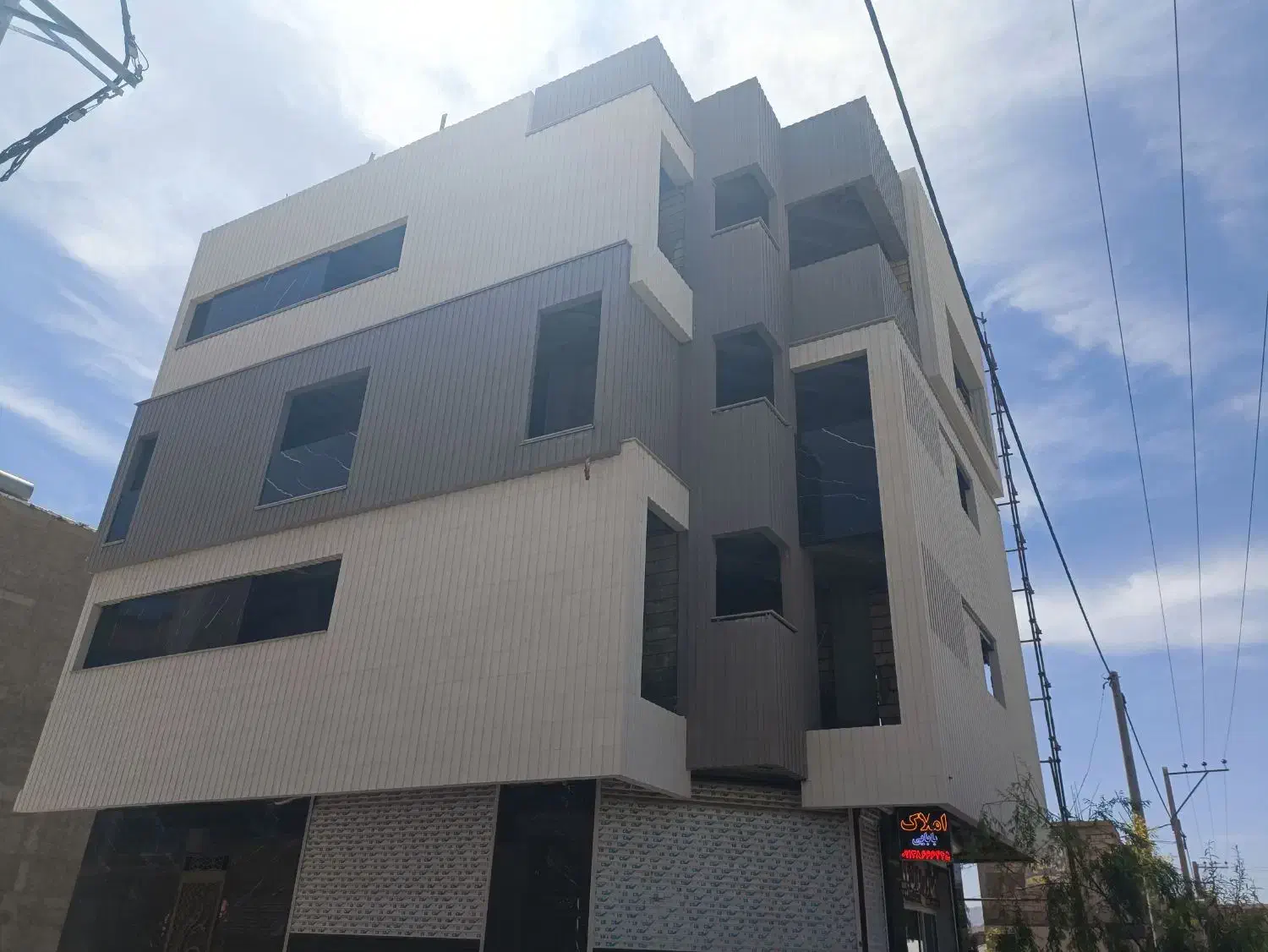 چندواحد آپارتمان در نبوی منش