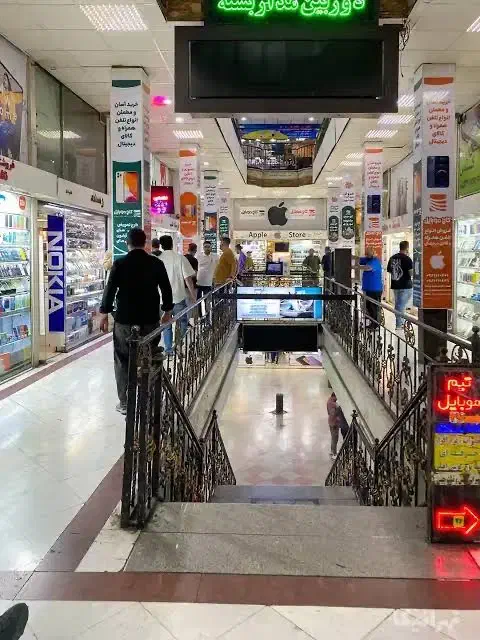 مغازه در پاساژ بزرگمهر جمهو‌ری