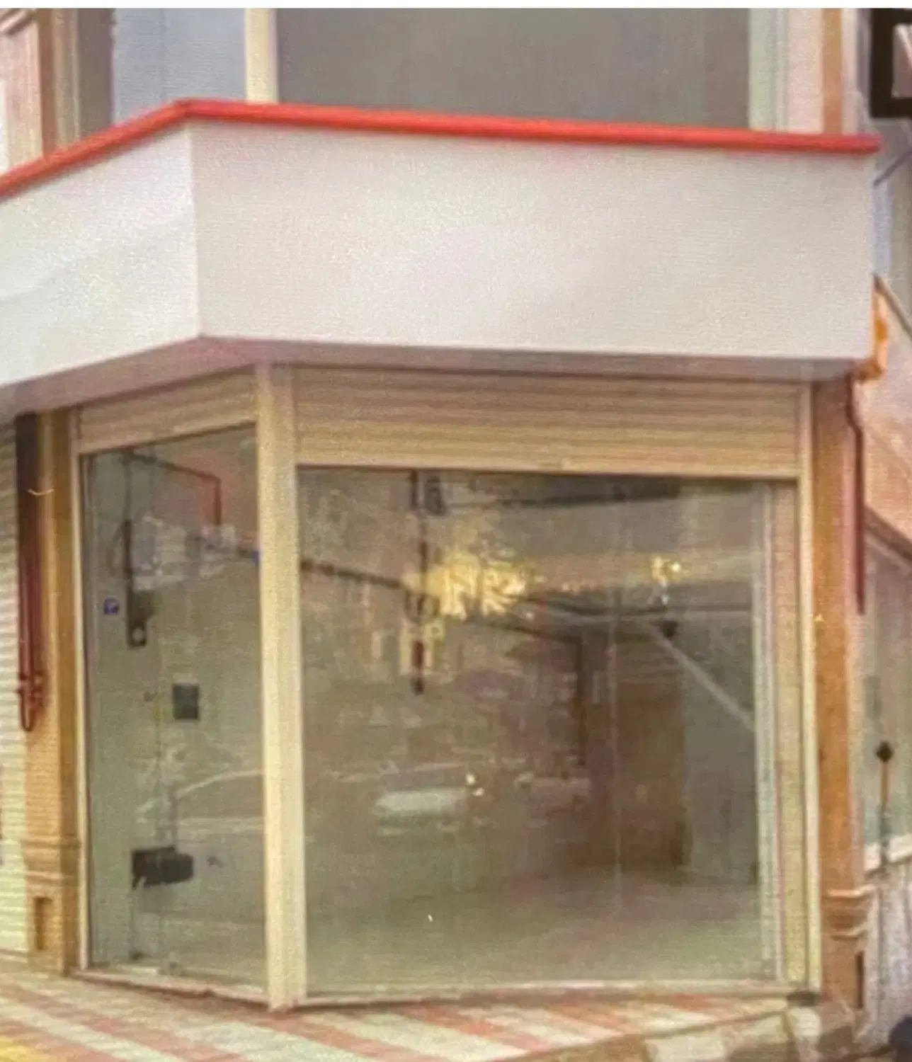 مغازه همکف دو دهنه بر خیابان وحید