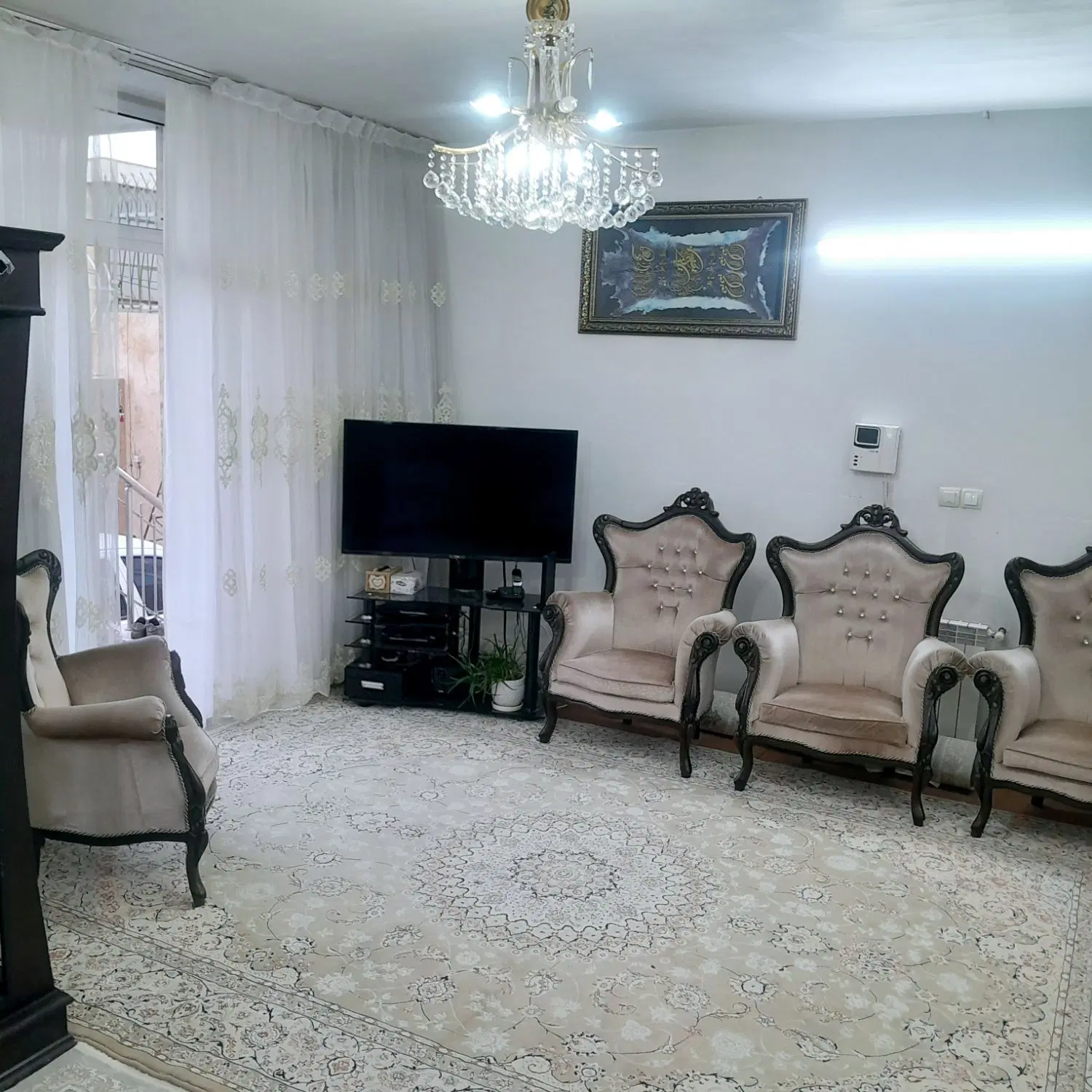 یک واحد همکف یک خواب بر مدنی شرقی