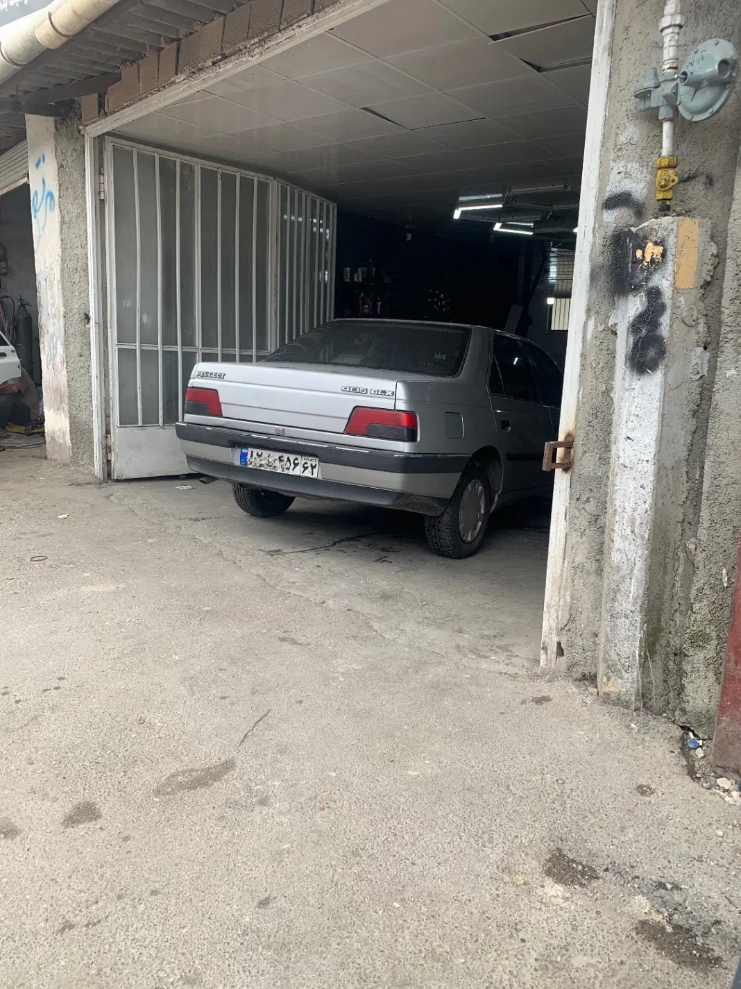 مغازه ابتدای ذغال چال