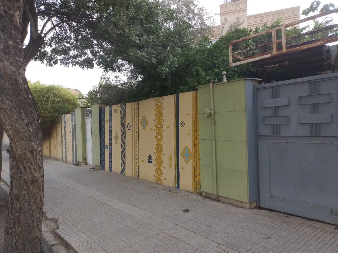 ملک دارای موقعیت تجاریمسکونی مباشد