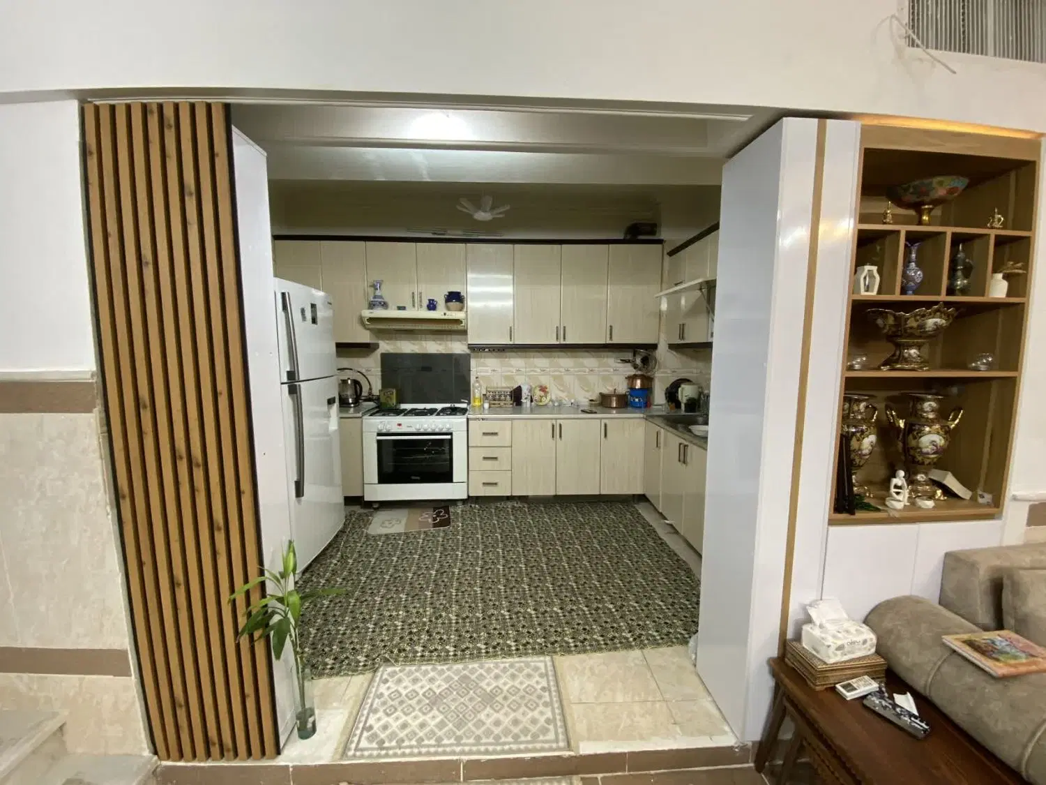 ویلایی جنوبی خیابان لاله