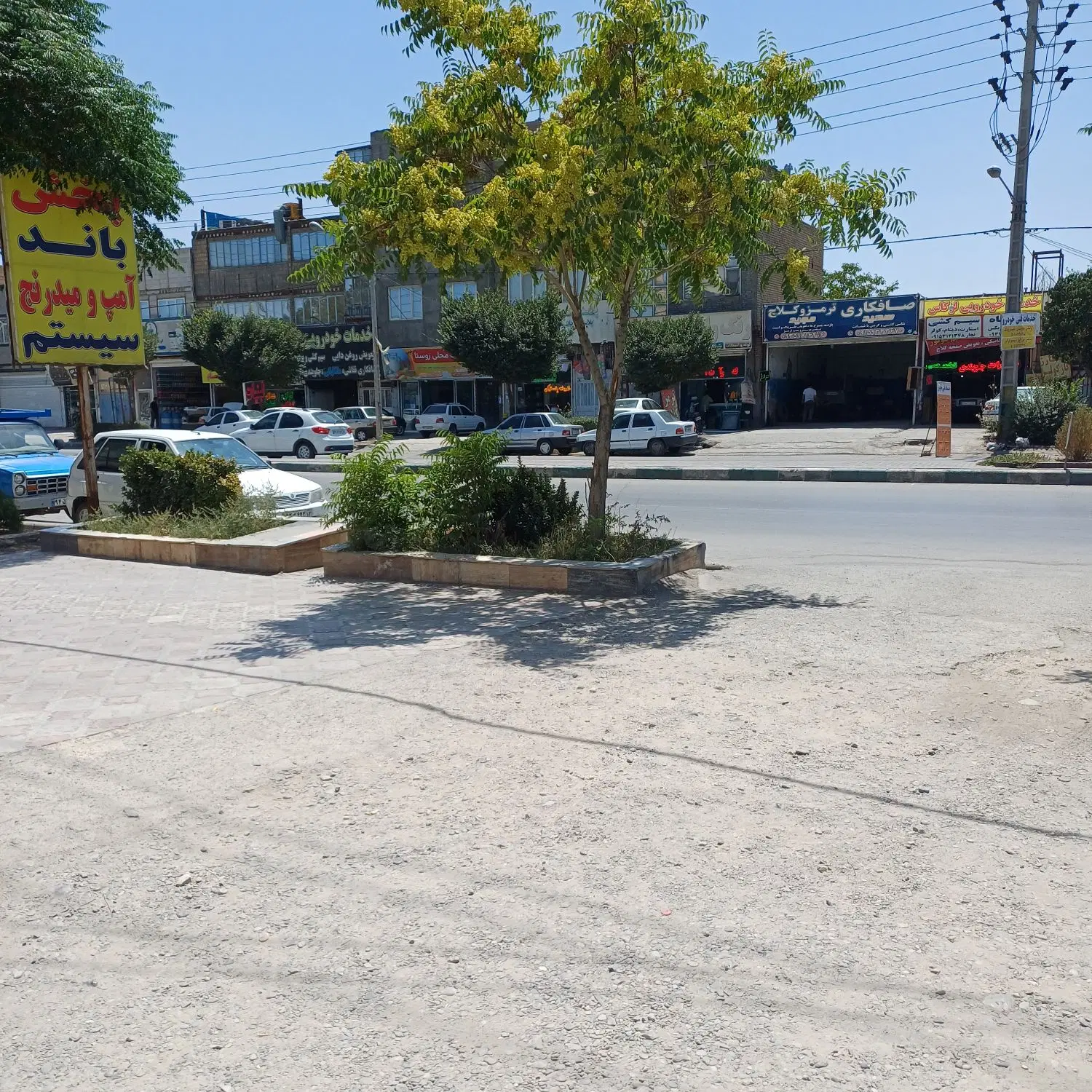 زمین حاشیه بلواراصلی توس ۳نبش سنددار