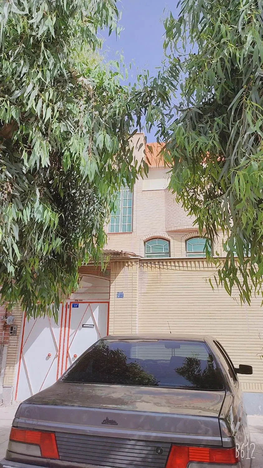 منزل ویلایی دو طبقه و نیم