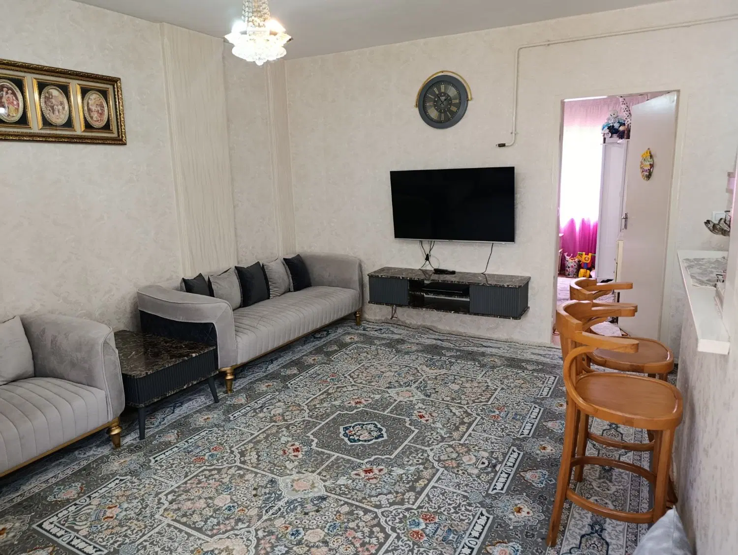 55 متر دو کله غرق در نور . کوهسار ، اراضی