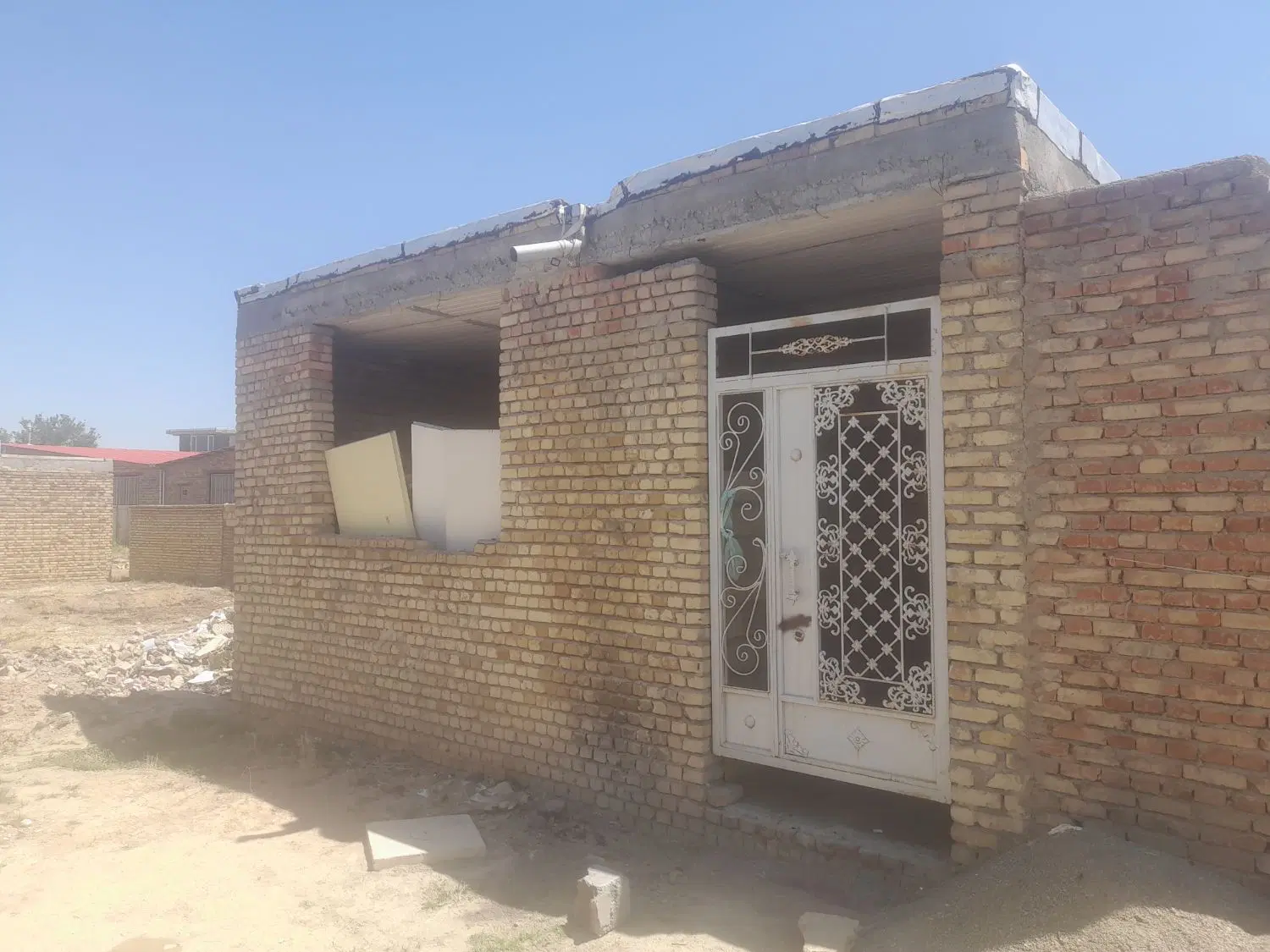 خانه نیمه کاره ۷۵ متری در کوی سالار